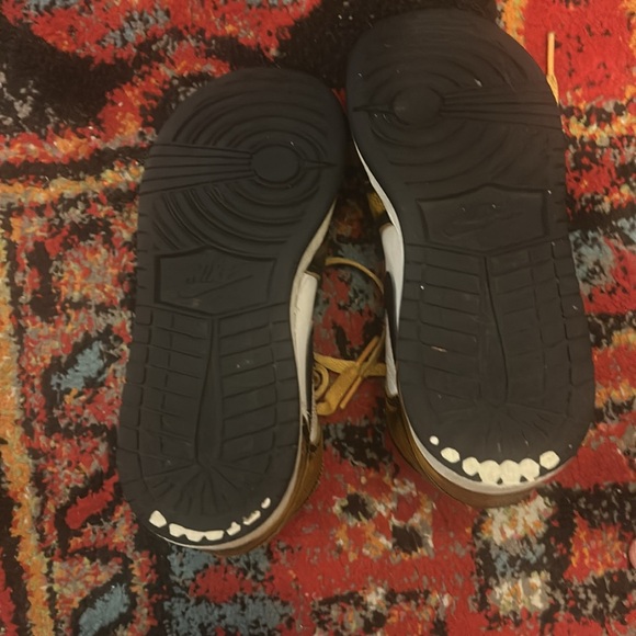 Boys Air Jordan 1 Mids; size 4Y - Picture 5 of 5